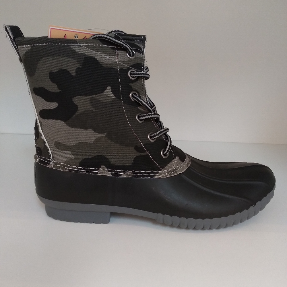 Duck Boots NWT muted camo